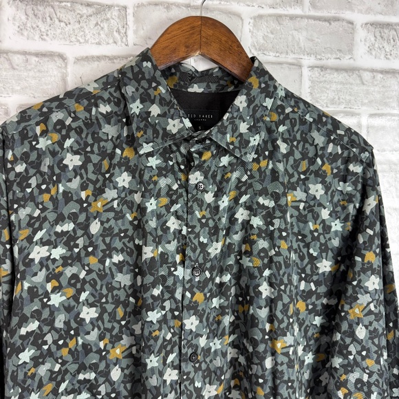 Ted Baker London Designer Dark Floral AOP Button up Dress Shirt Mens 5 / XL - Picture 1 of 9